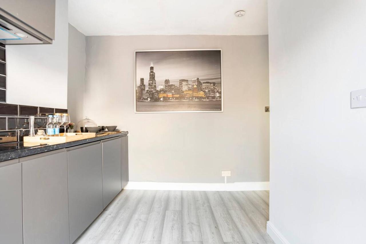 Victorian Style Apartment W/ Four-Poster Bed In Camden Town London Exterior photo
