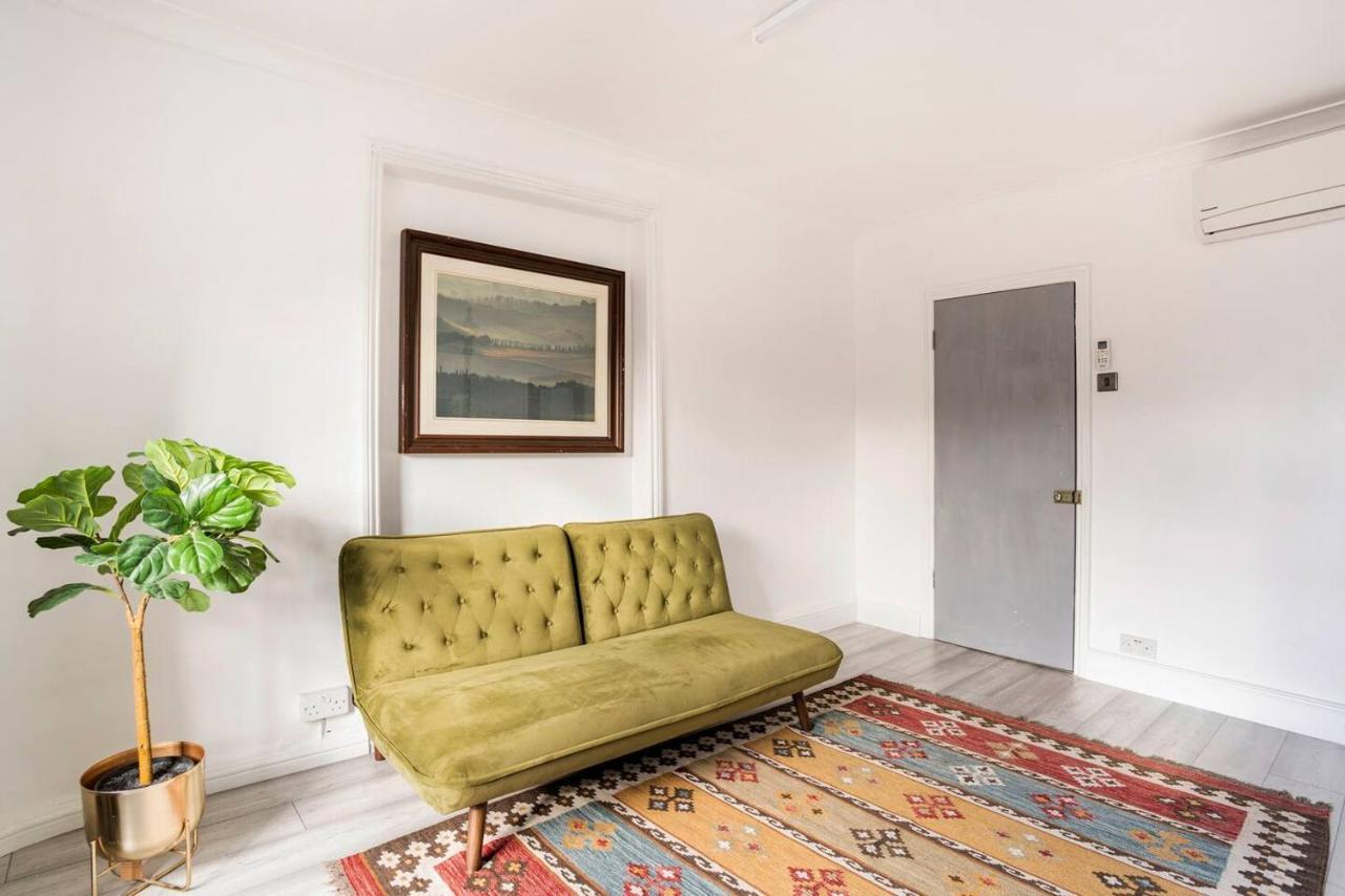 Victorian Style Apartment W/ Four-Poster Bed In Camden Town London Exterior photo